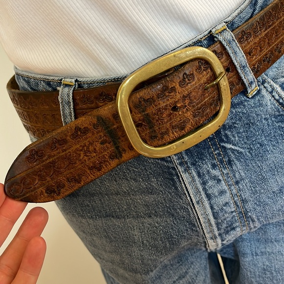 SOLD Vintage brown tooled leather brown belt with brass buckle size 31-36 - Picture 2 of 10